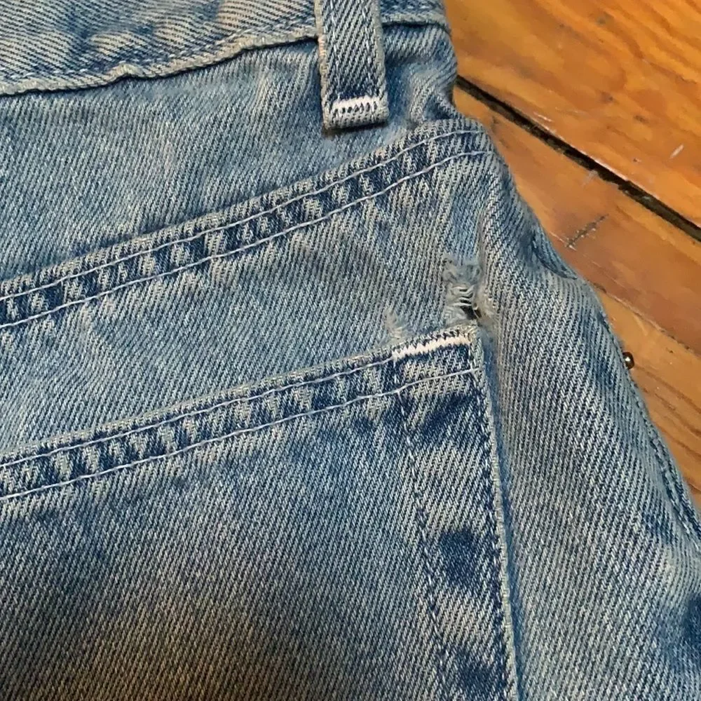 Vintage Y2K denim shorts - Picture 4 of 5